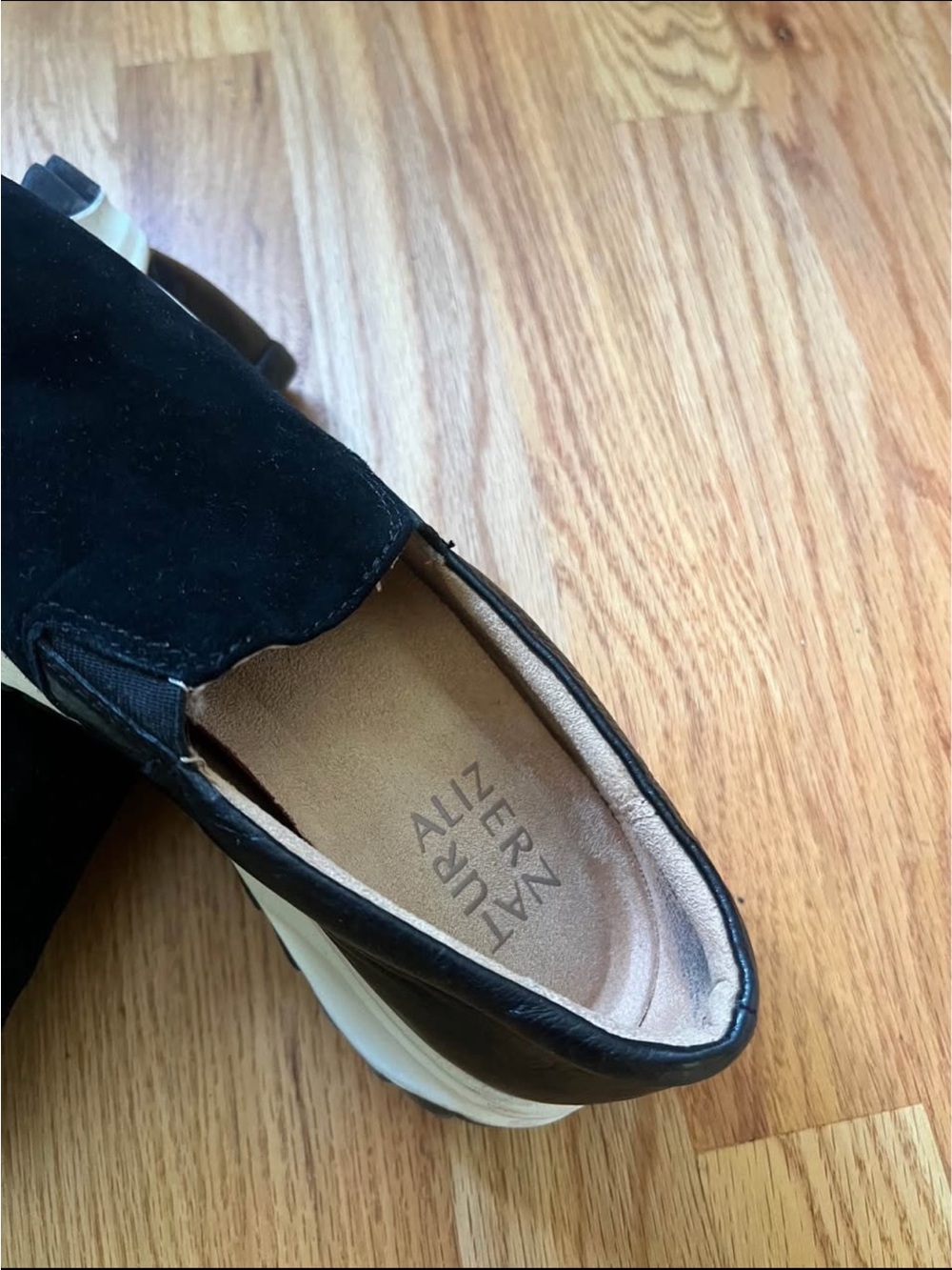 New Naturalizer Black Slip-On Comfort Loafers with White Sole size 5.5 - Picture 2 of 6